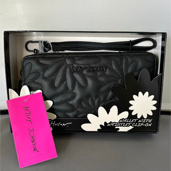 Betsey Johnson Black Quilted Flower Wallet Wristlet 8X4.5” K120 - Picture 1 of 7